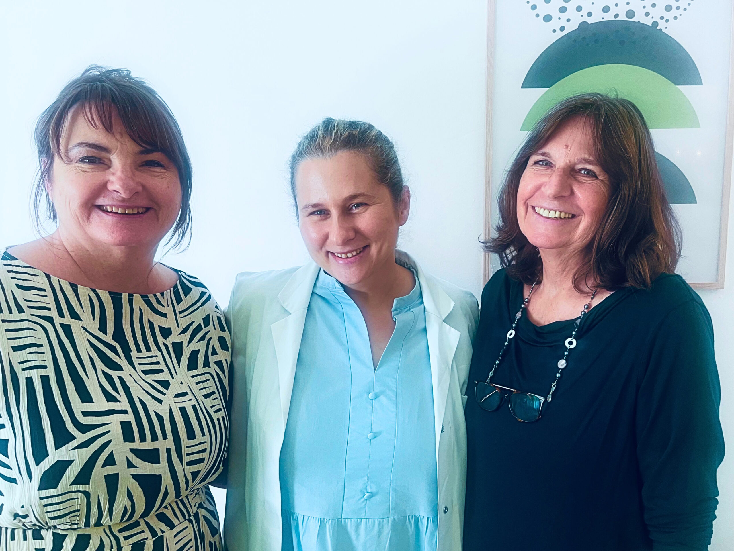 Ihr Team: Dr. Lilian Stein mit Gabriele Eisenschin (l.) und Martina Hafenscher (r.)